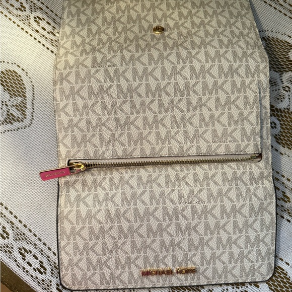 Michael Kors wallet - Picture 7 of 9